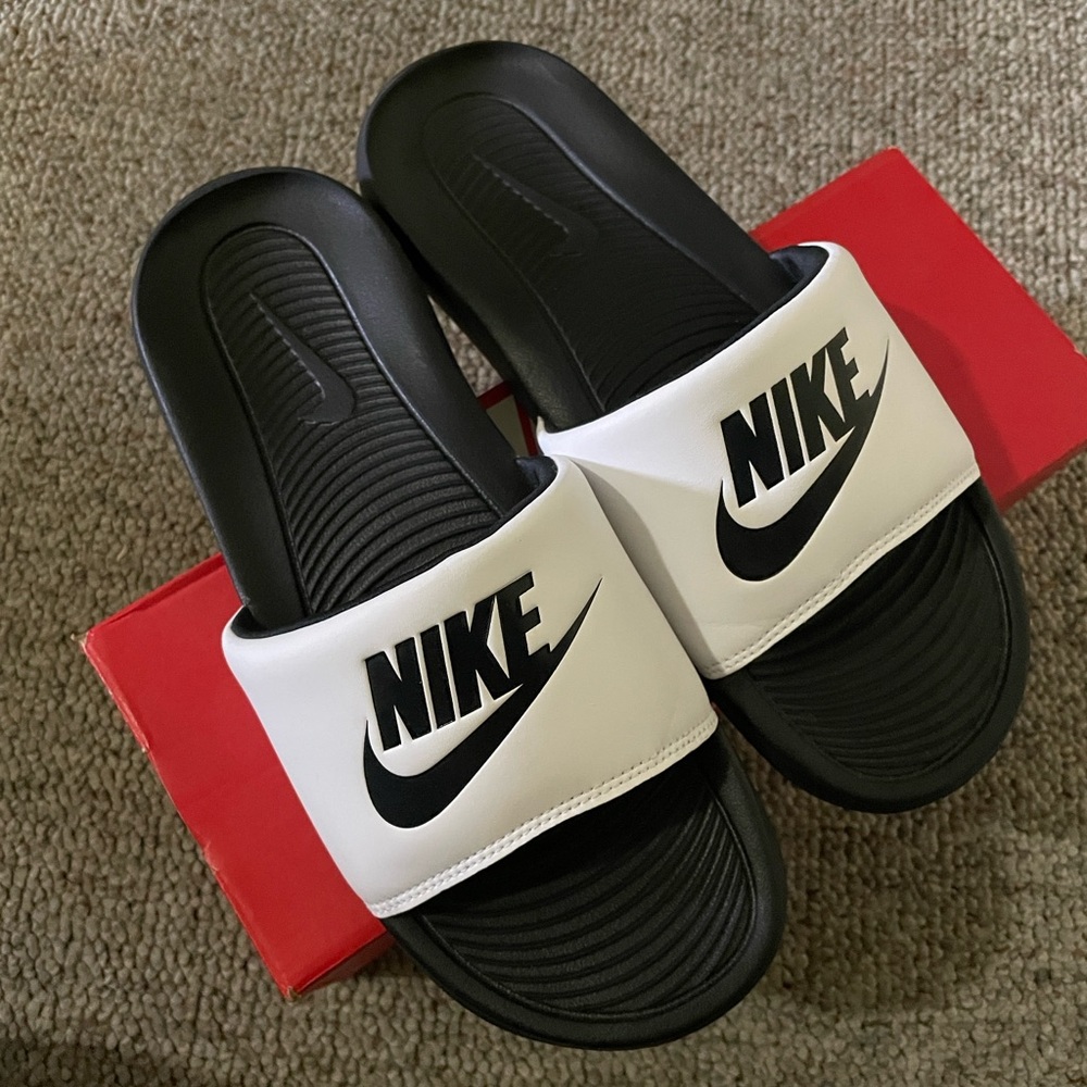 Nike Victori One Men’s Slides 👟